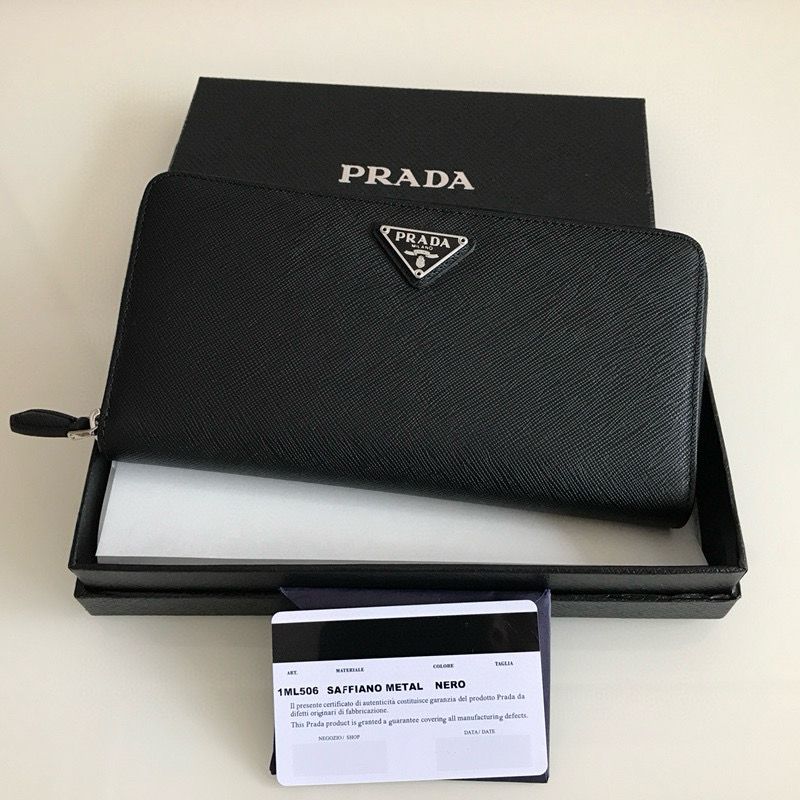 Prada Saffiano Zippy wallet 