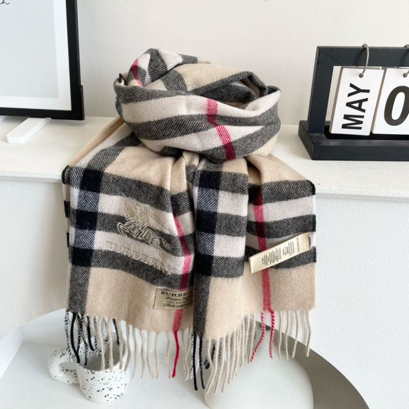 Buerberry Classic Check Cashmere scarf