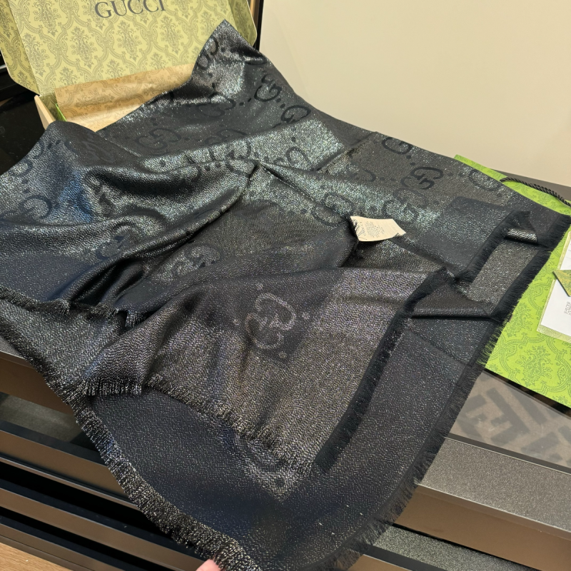 Halstuch aus Seide und Wolle mit GG Jacquard