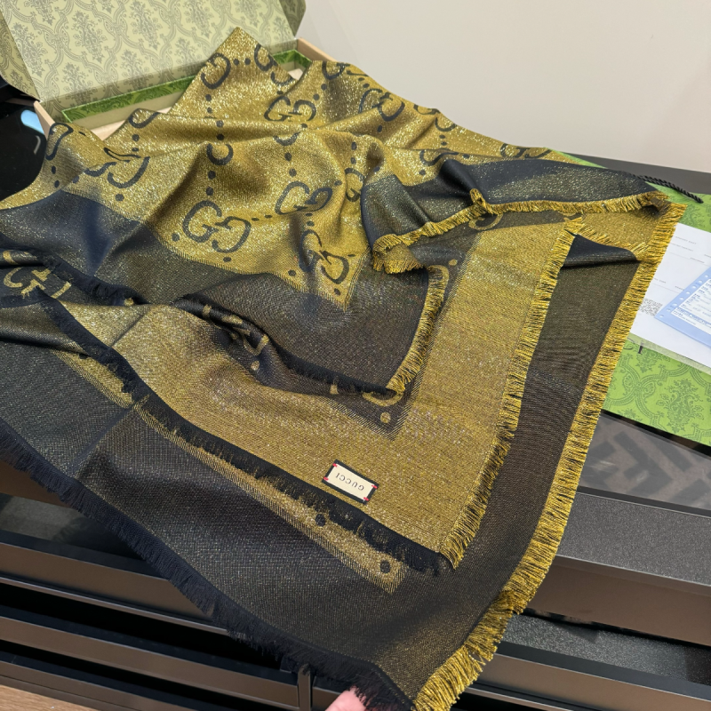 Halstuch aus Seide und Wolle mit GG Jacquard