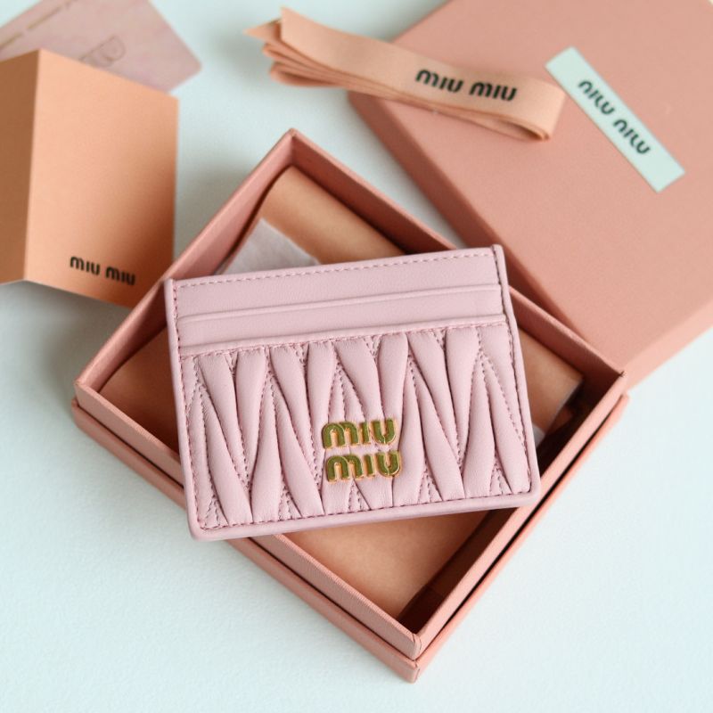 Miu Miu Kartenetui aus Matelassé-Nappaleder-Alabasterrosa